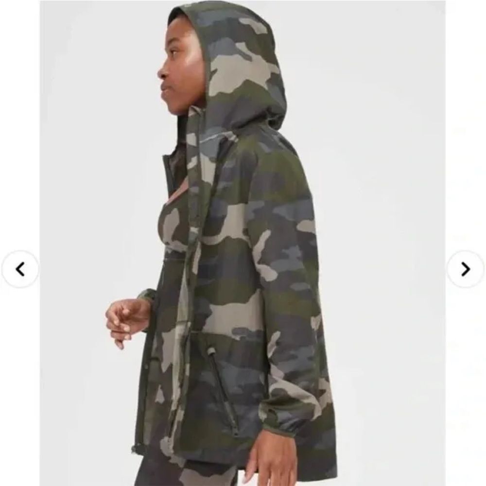 Offline by Aerie Camo Windbreaker Jacket Sz Small - Picture 5 of 11
